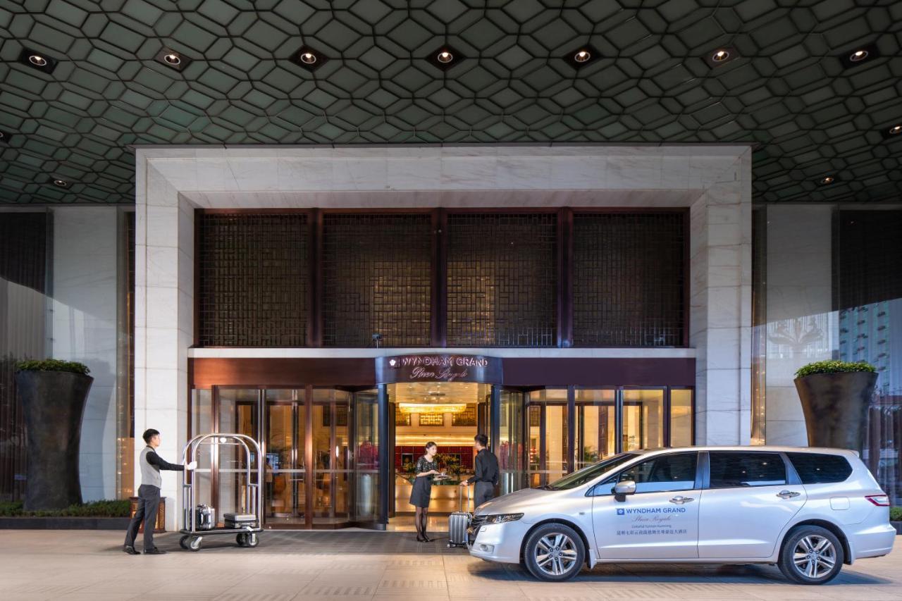 Wyndham Grand Plaza Royale Colorful Yunnan Hotell Kunming Exteriör bild