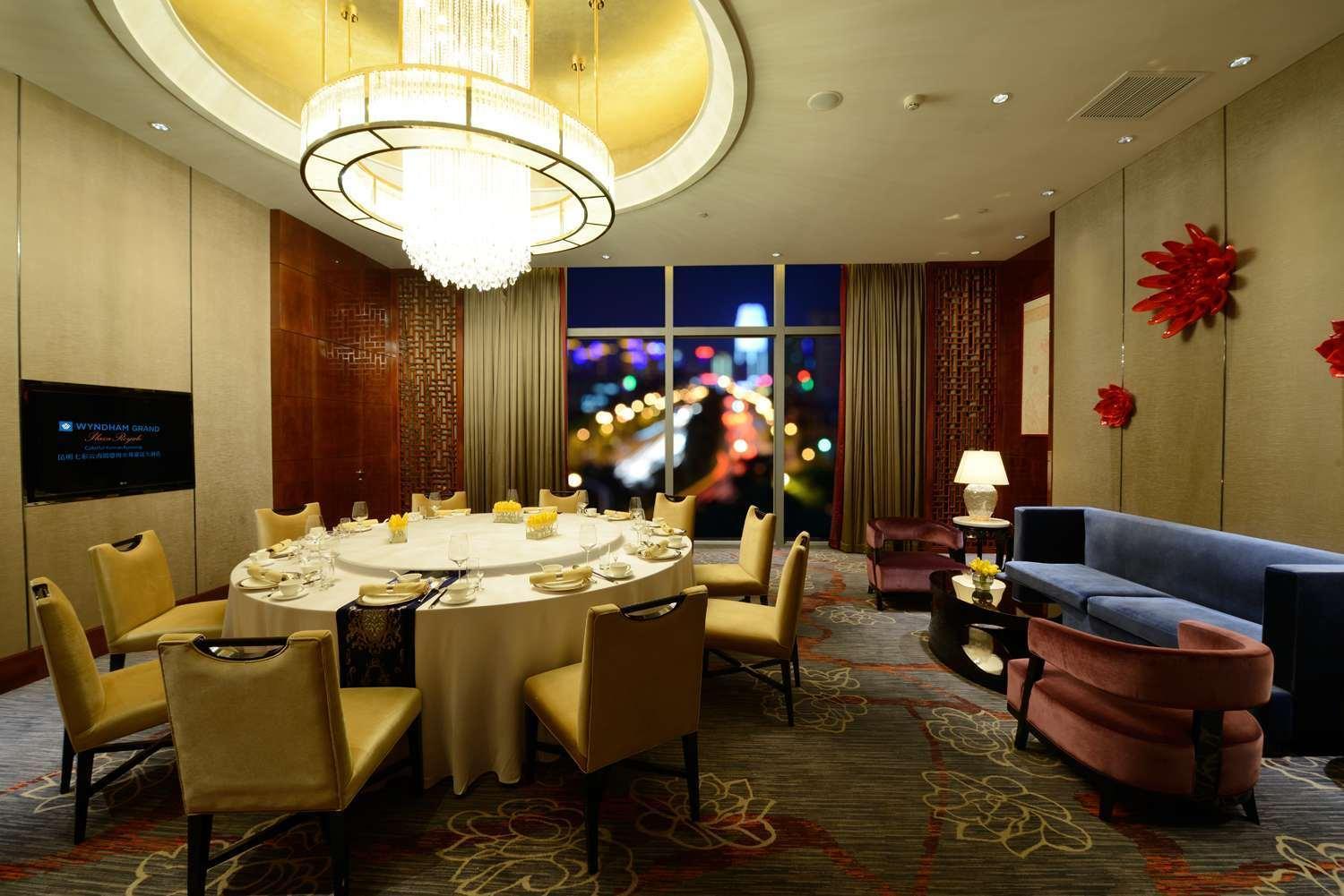 Wyndham Grand Plaza Royale Colorful Yunnan Hotell Kunming Exteriör bild