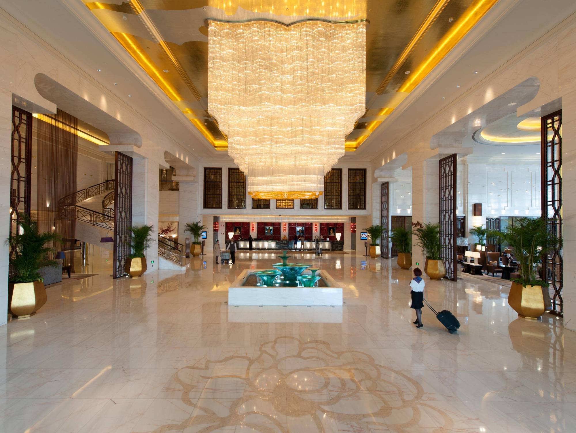 Wyndham Grand Plaza Royale Colorful Yunnan Hotell Kunming Exteriör bild